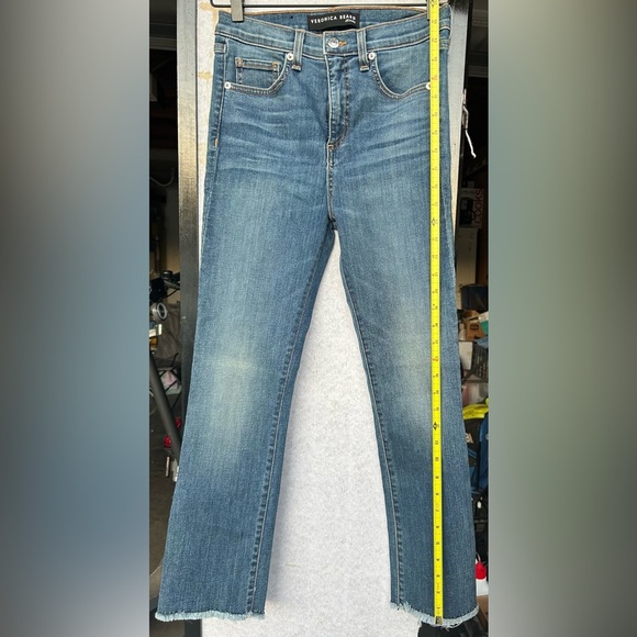 Veronica Beard Dark Blue Denim Jeans CARLY
11* KICK FLARE - Picture 2 of 13